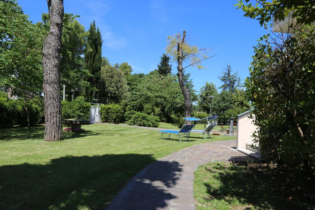 Al Villino Del Sole Bed & Breakfast Фано Екстериор снимка