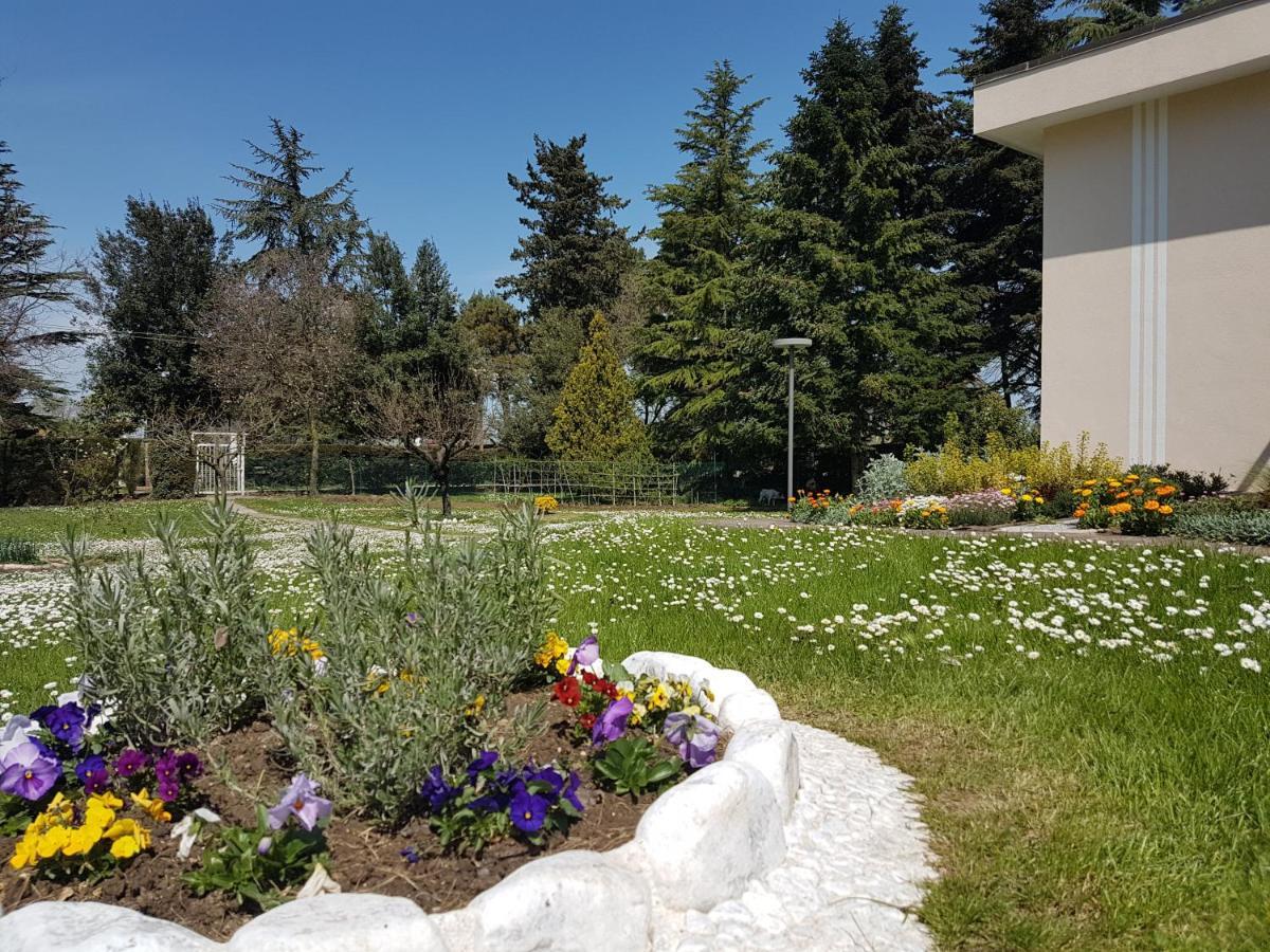 Al Villino Del Sole Bed & Breakfast Фано Екстериор снимка